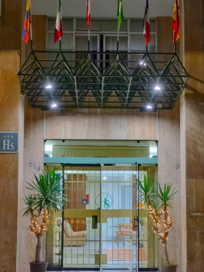 Hostal Solari Trujillo Exterior photo