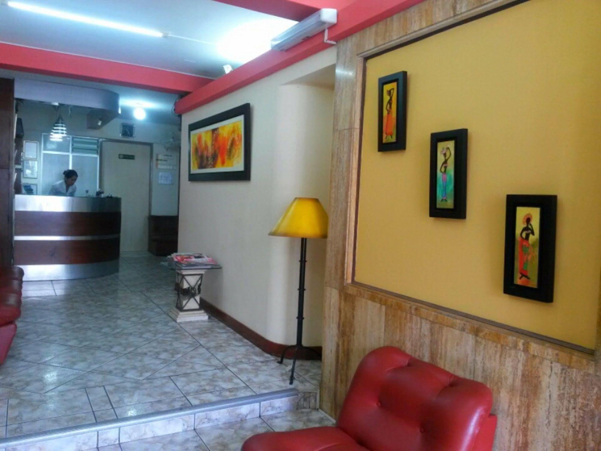 Hostal Solari Trujillo Exterior photo