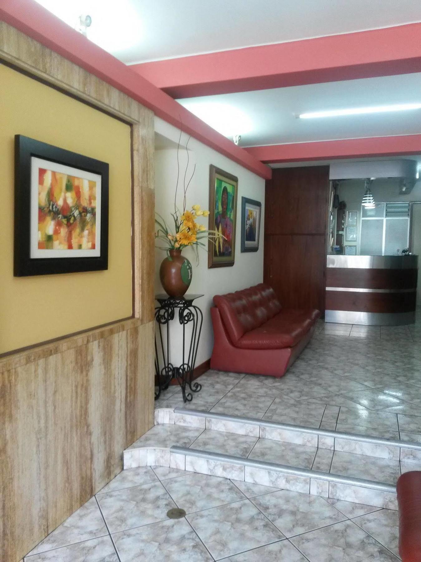 Hostal Solari Trujillo Exterior photo