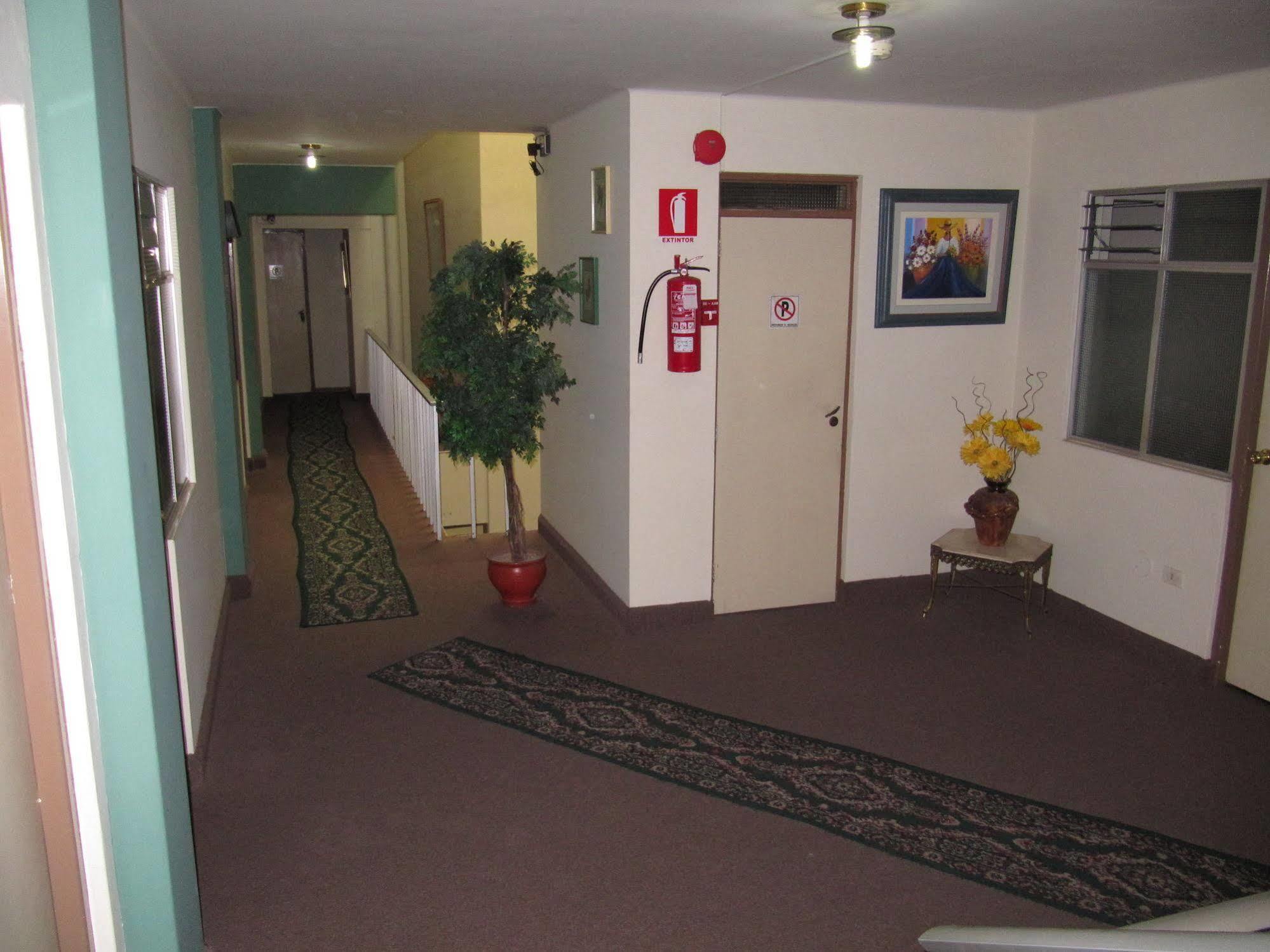 Hostal Solari Trujillo Exterior photo